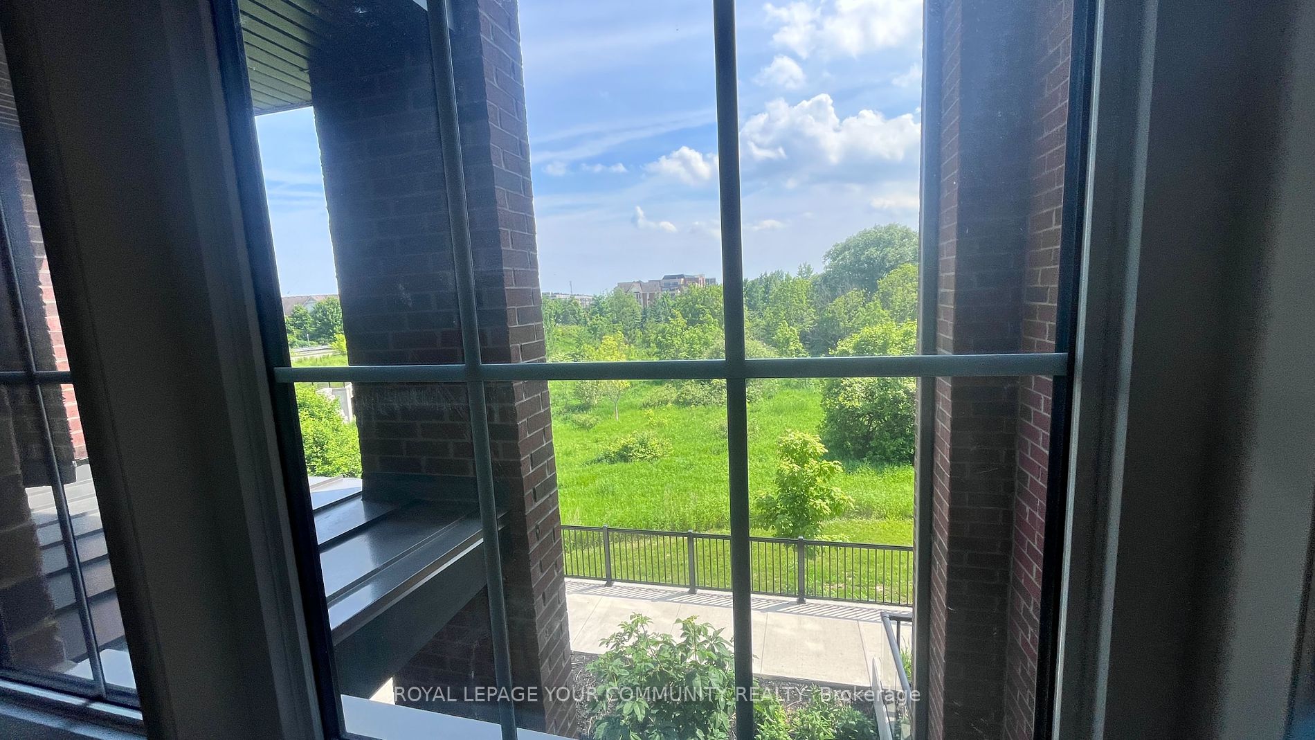 2 Linsmore Place, #208