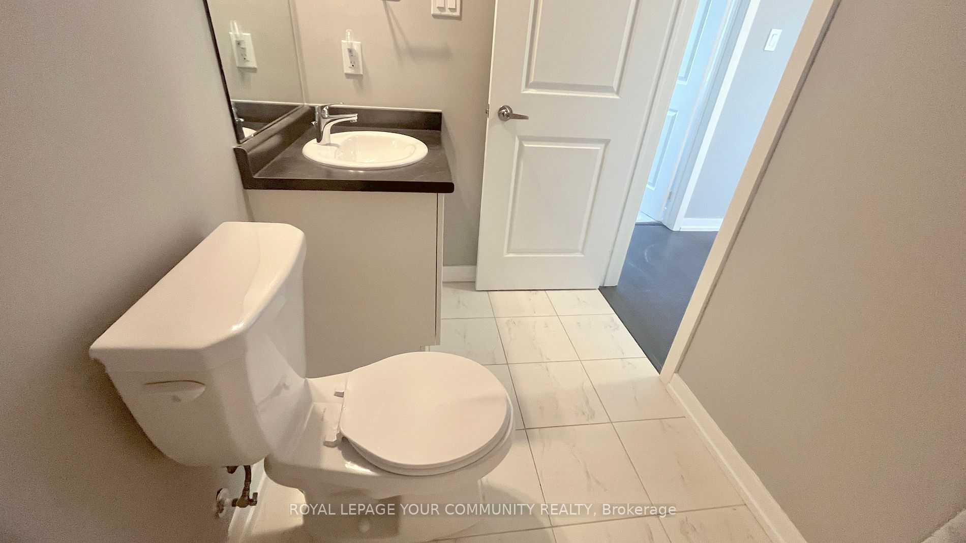 2 Linsmore Place, #208