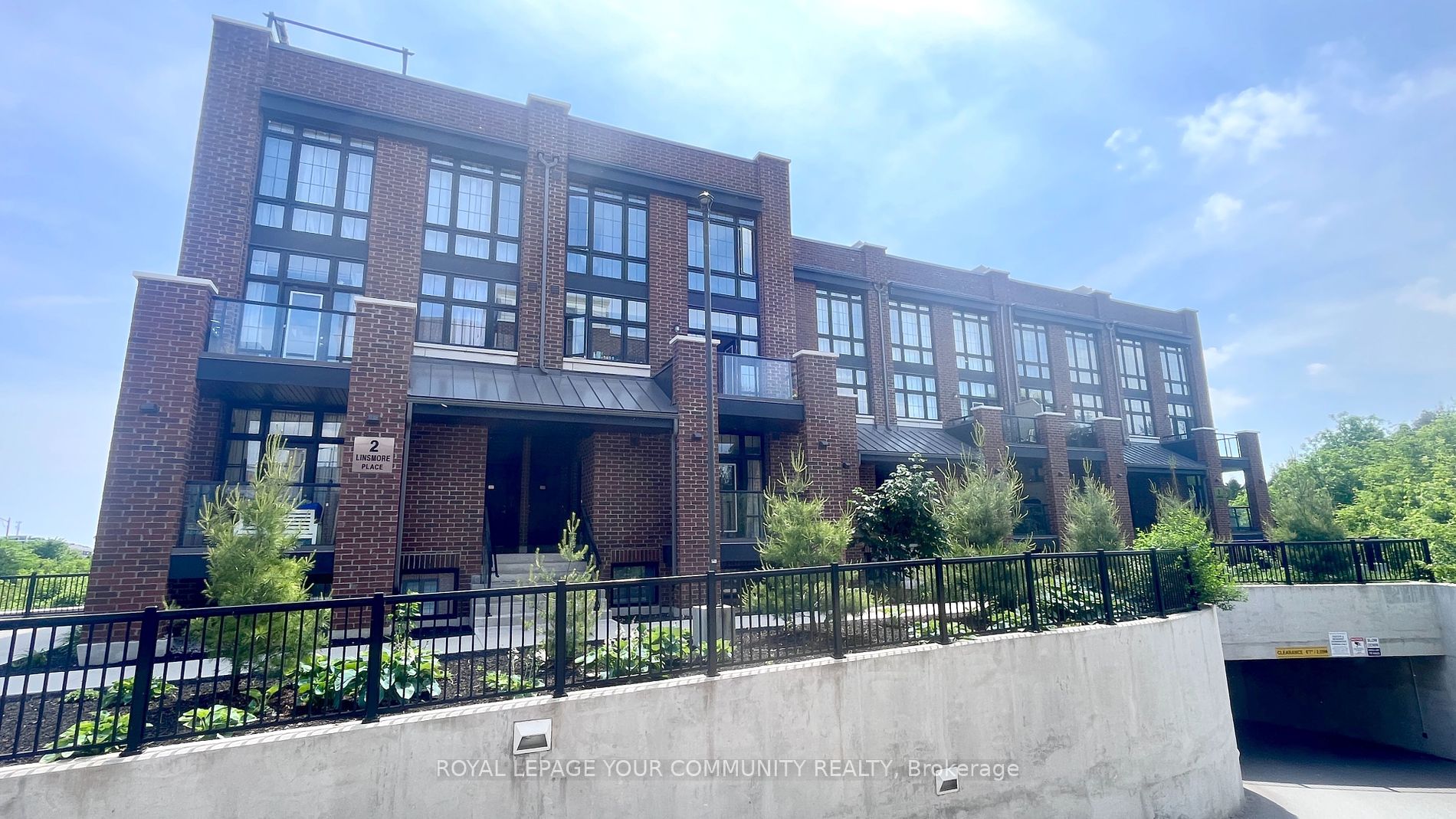 2 Linsmore Place, #208
