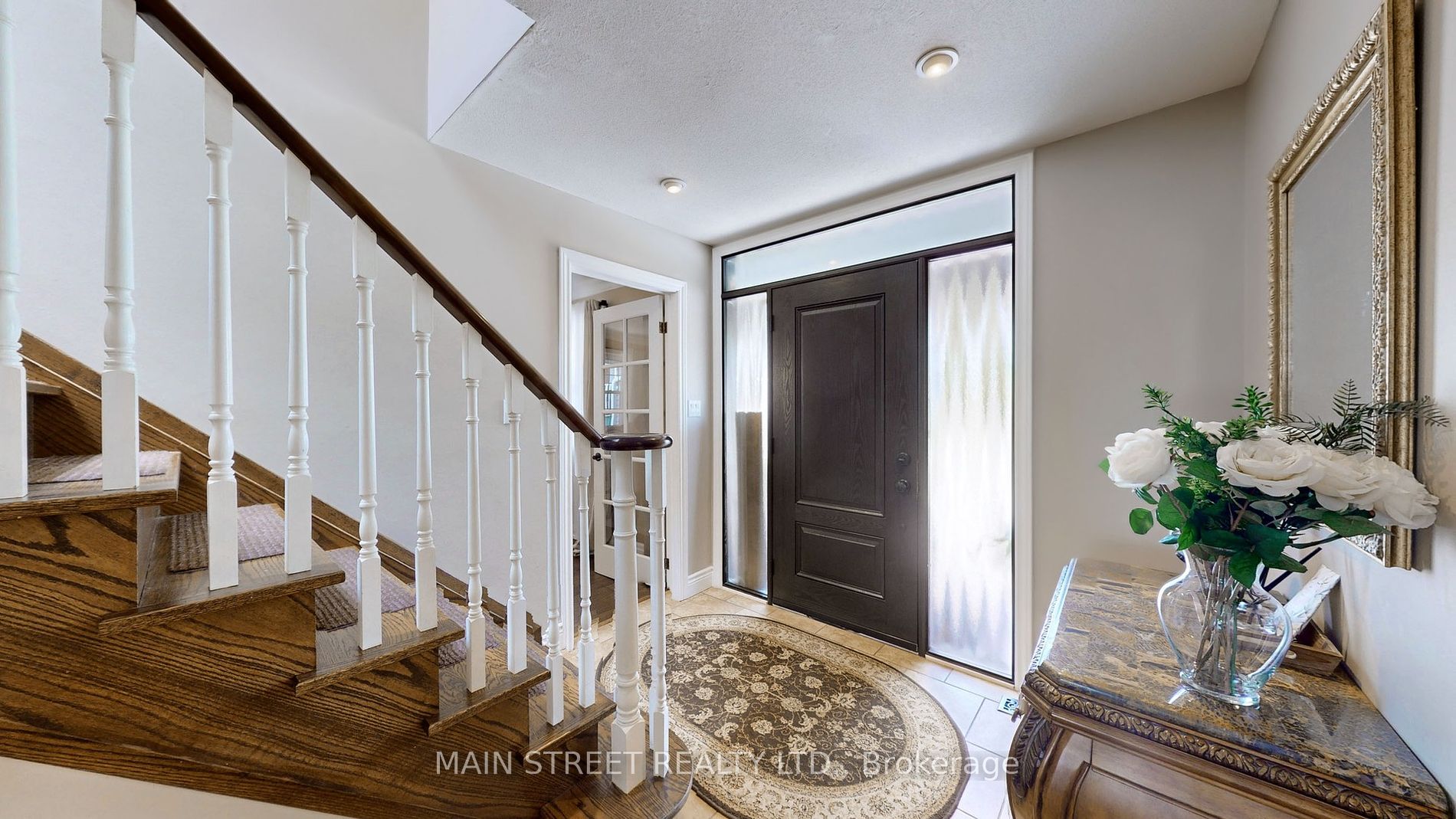 132 King St W