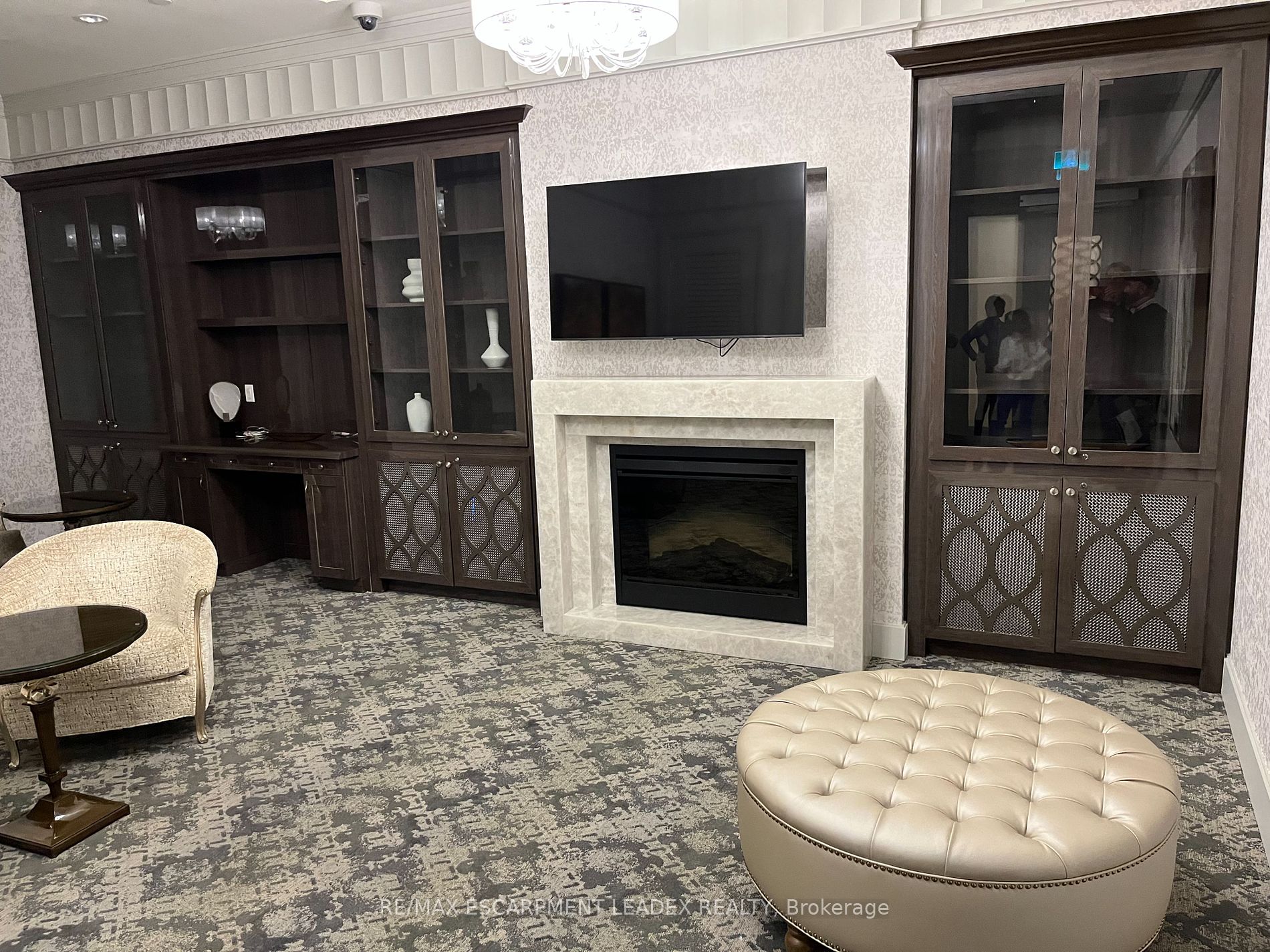 9075 Jane Street, #102
