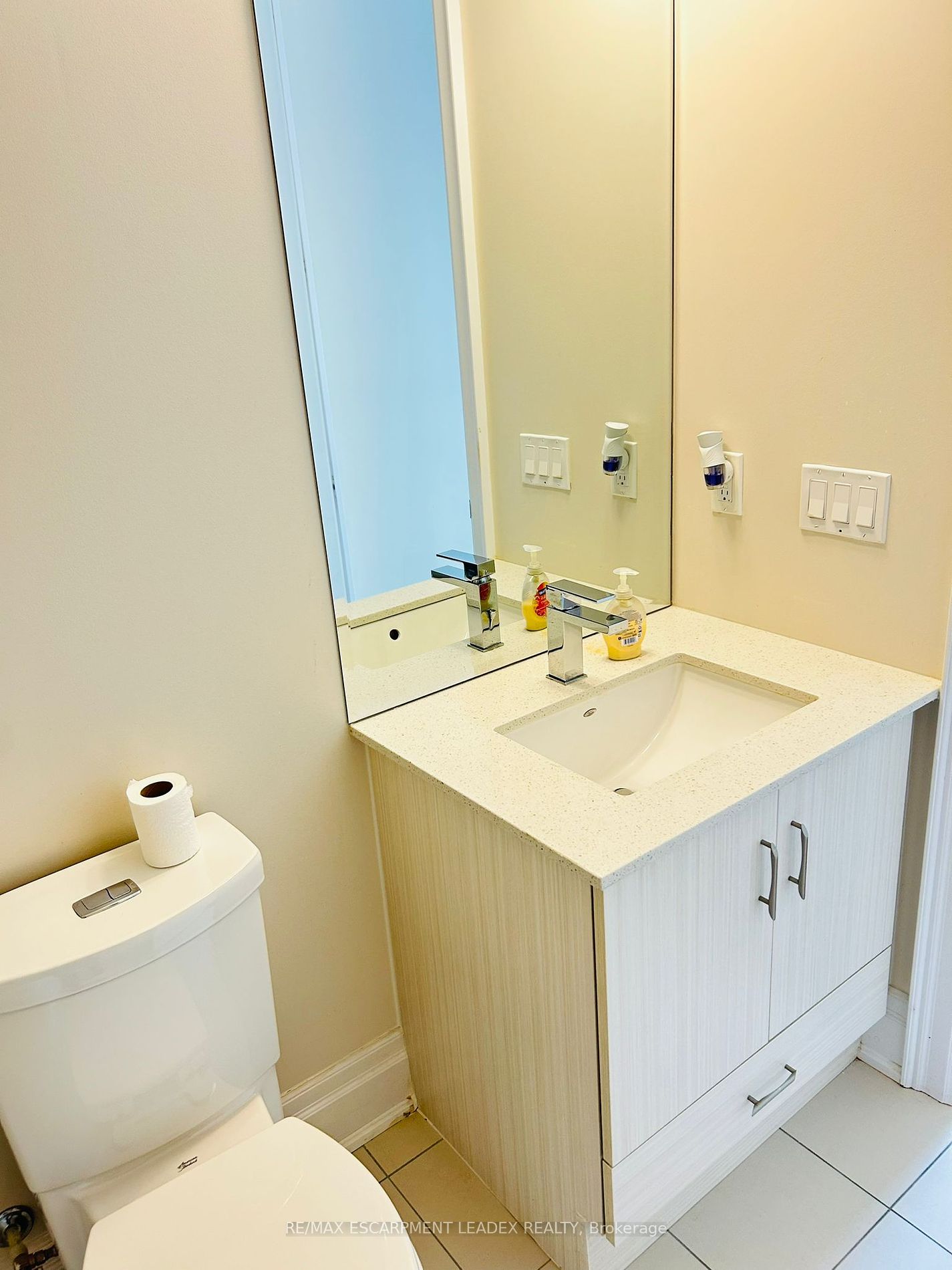 9075 Jane Street, #102