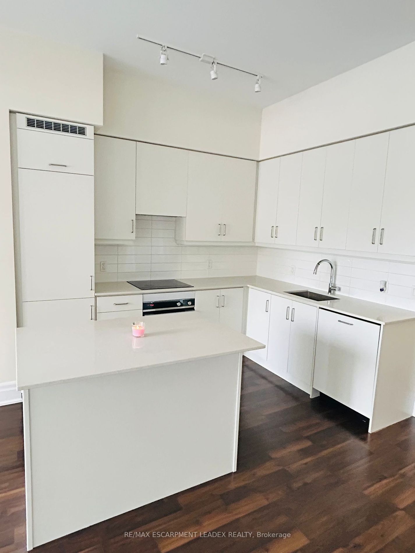 9075 Jane Street, #102