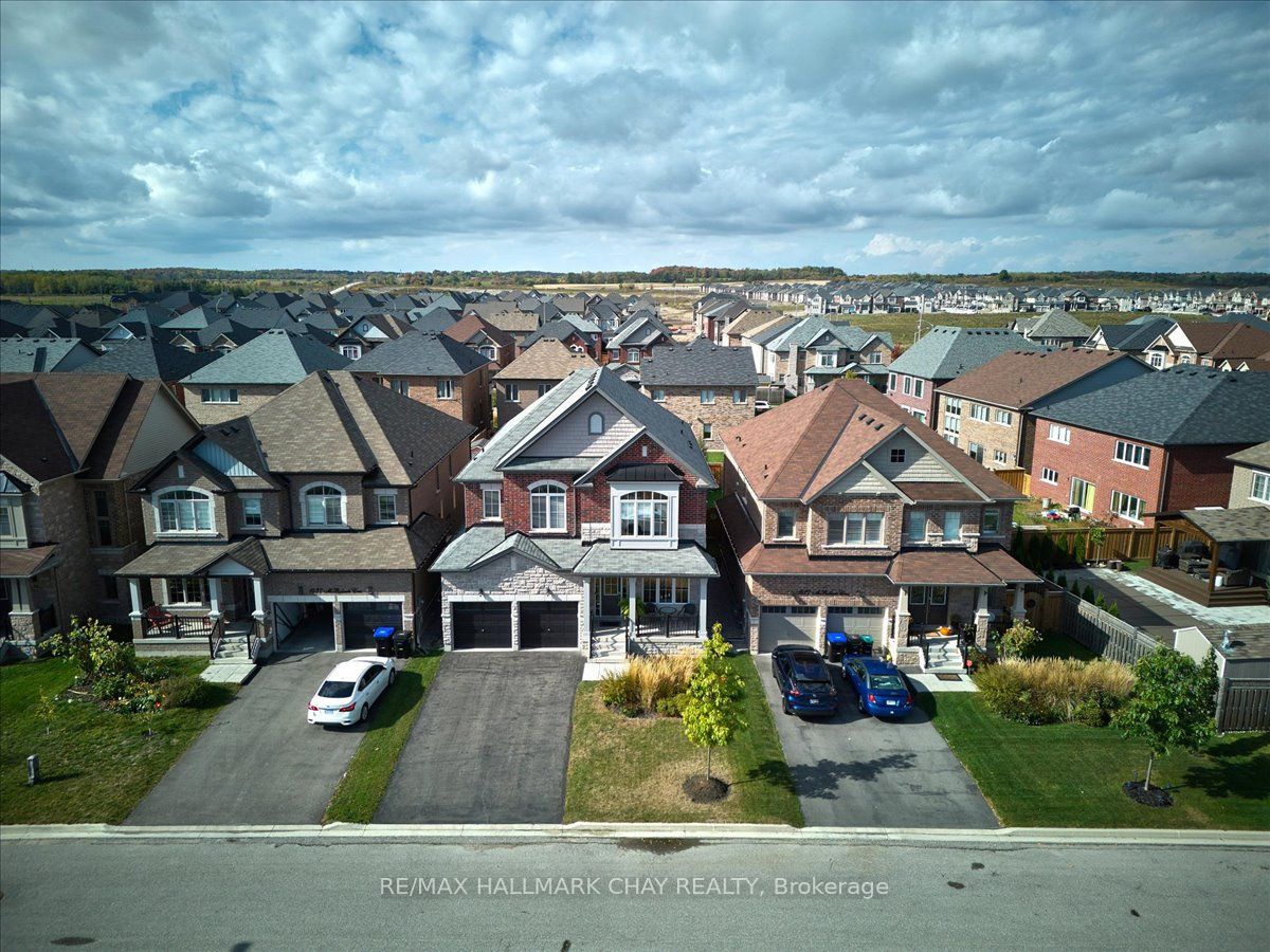 1433 McRoberts Crescent
