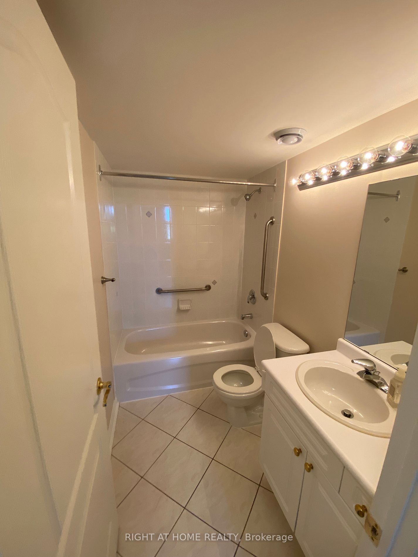 2506 Rutherford Rd, #216