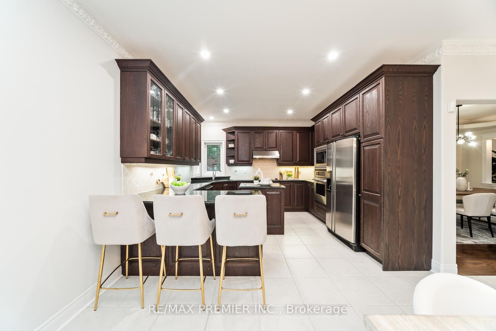 28 Babak Boulevard