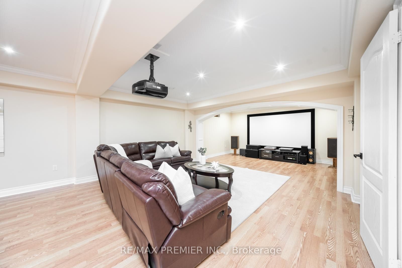 28 Babak Boulevard