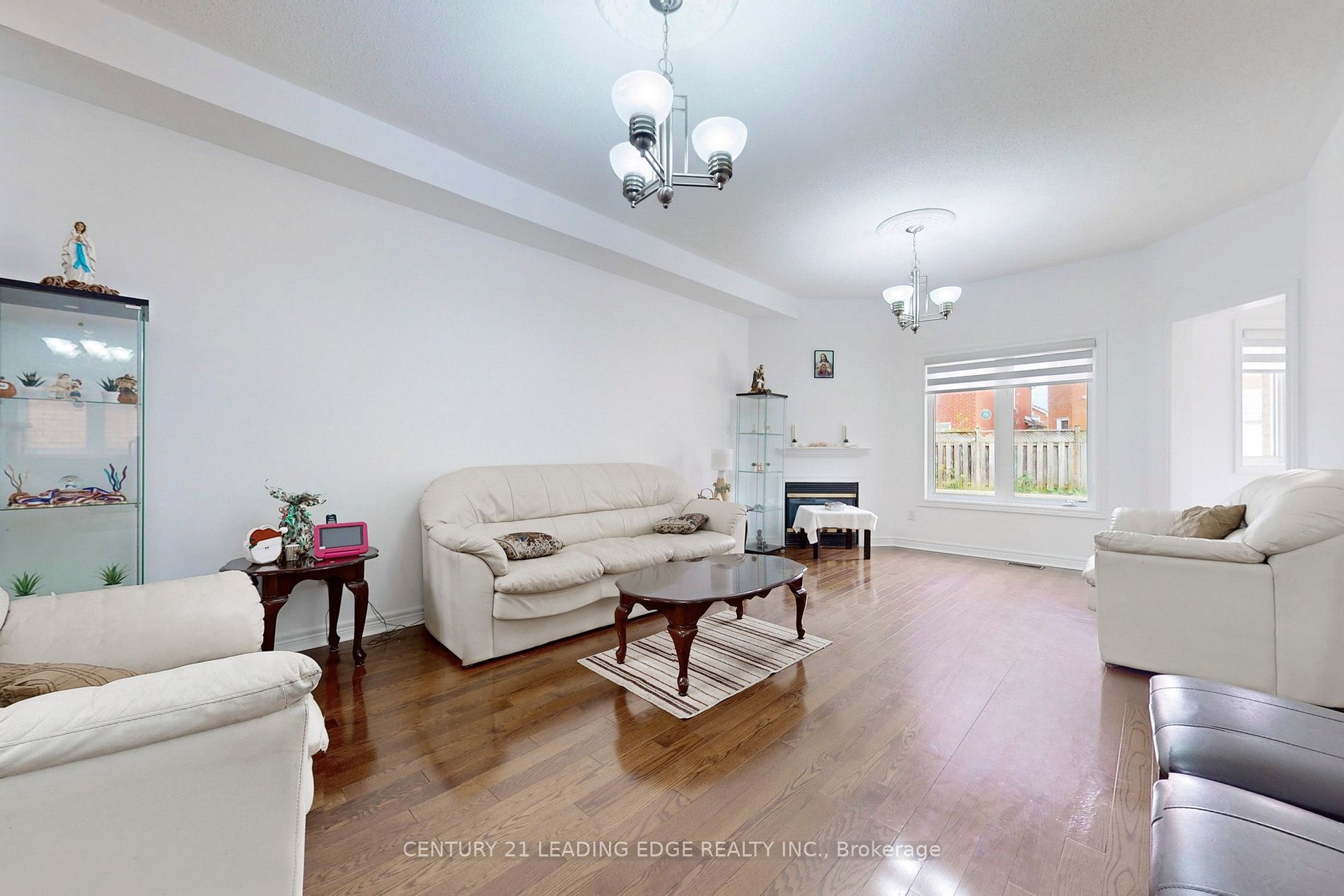 563 Highglen Ave