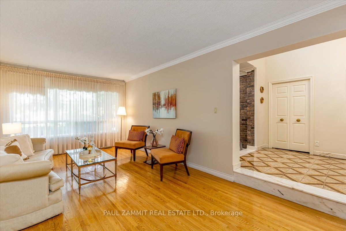 4 Granada Crt