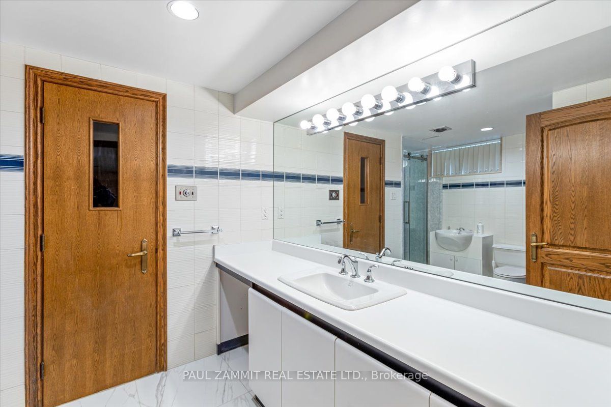 4 Granada Crt