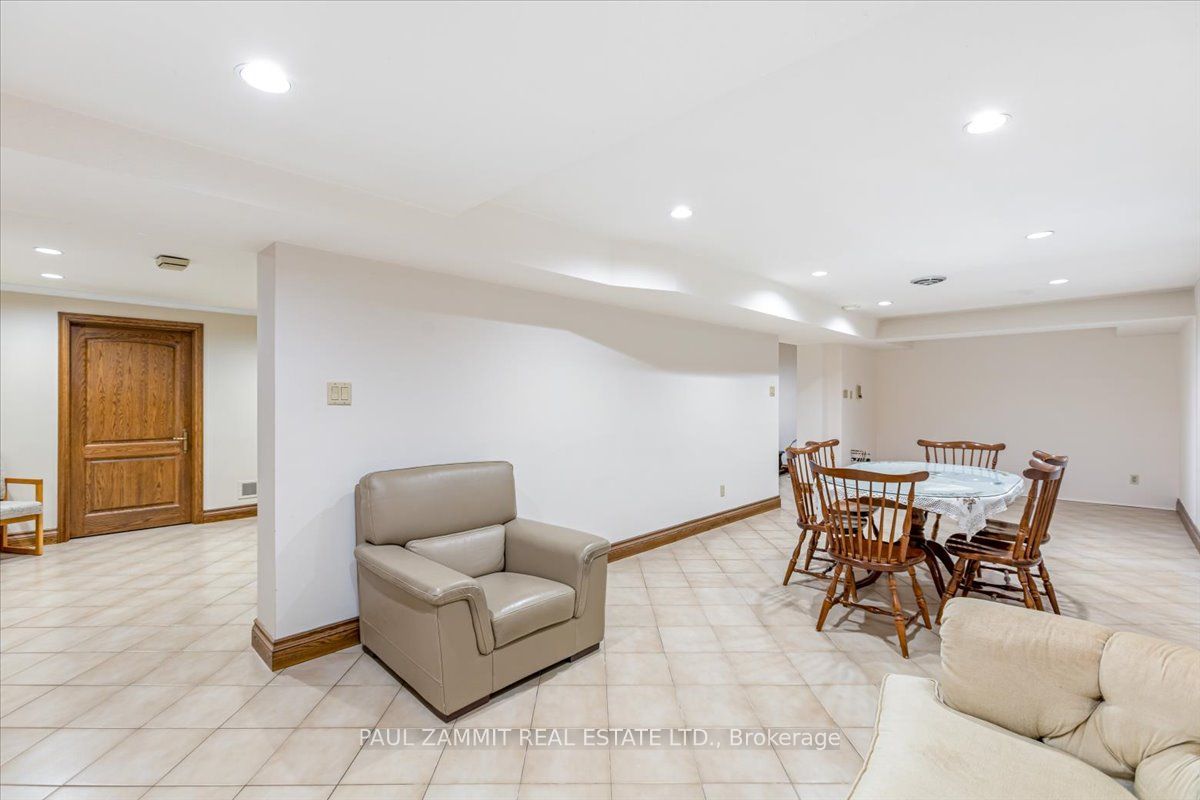 4 Granada Crt
