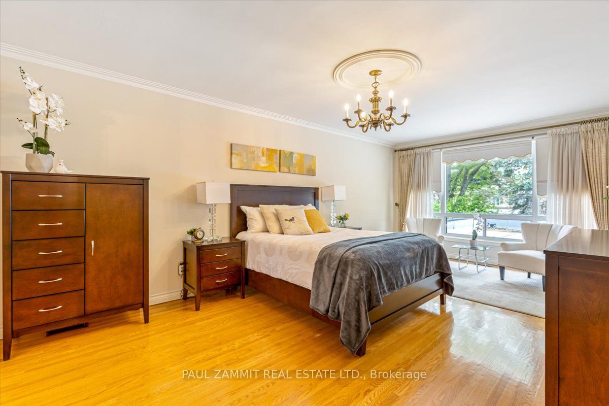 4 Granada Crt