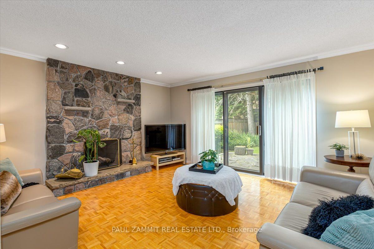 4 Granada Crt