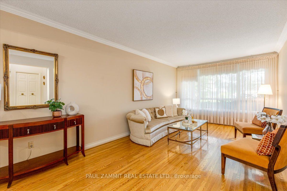 4 Granada Crt