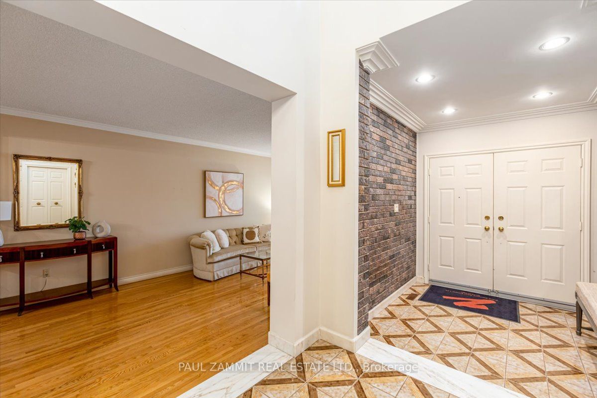 4 Granada Crt