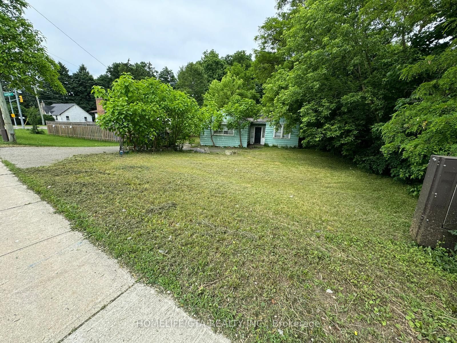 8204 Islington Ave