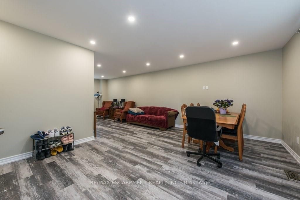 19 George St