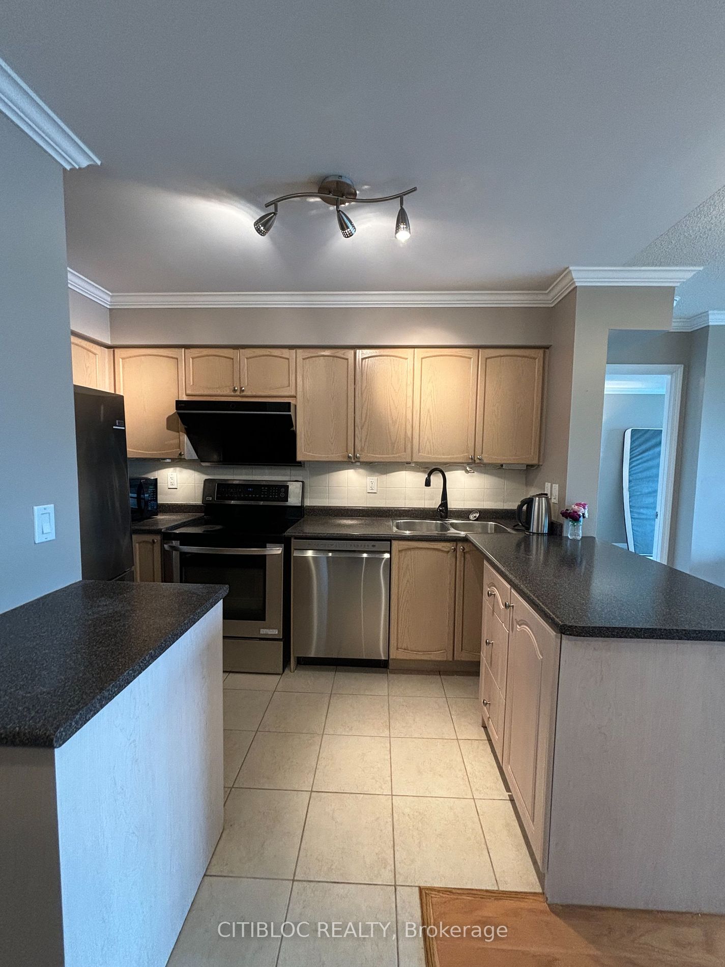 23 Oneida Crescent #708