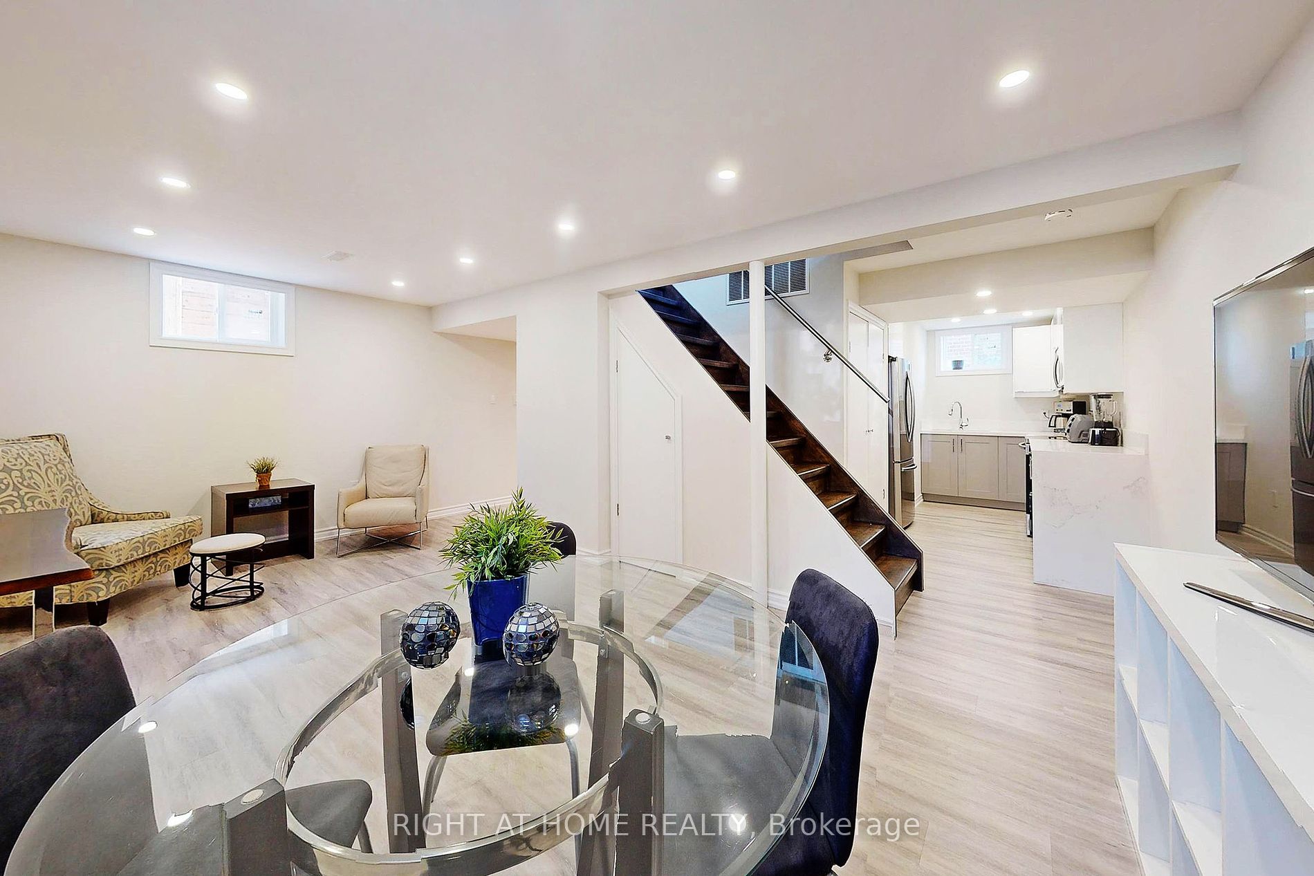 454 Alper Street