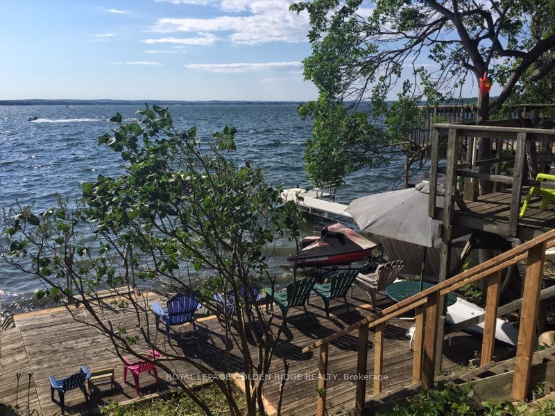 127 Lake Dr N