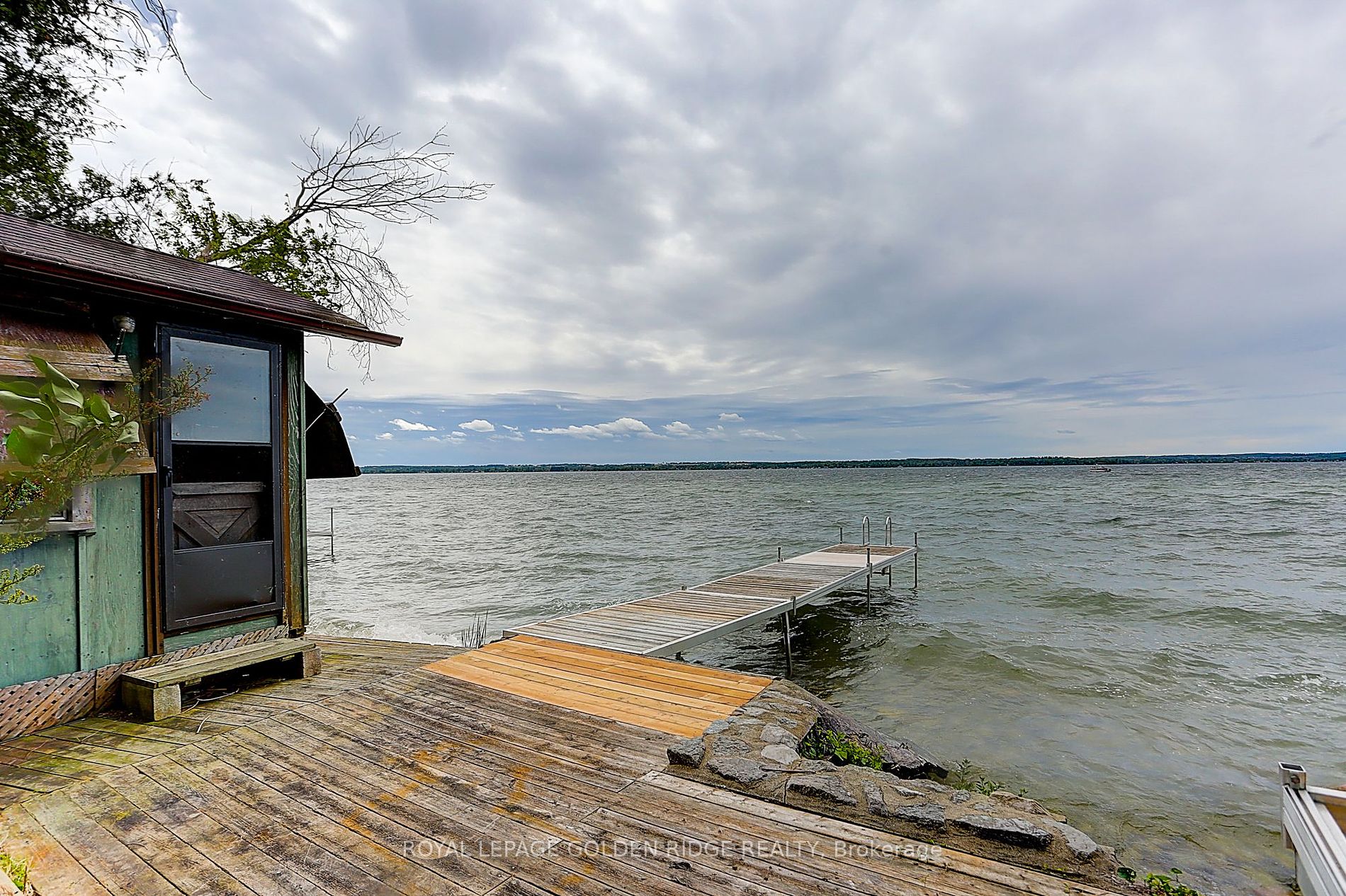 127 Lake Dr N