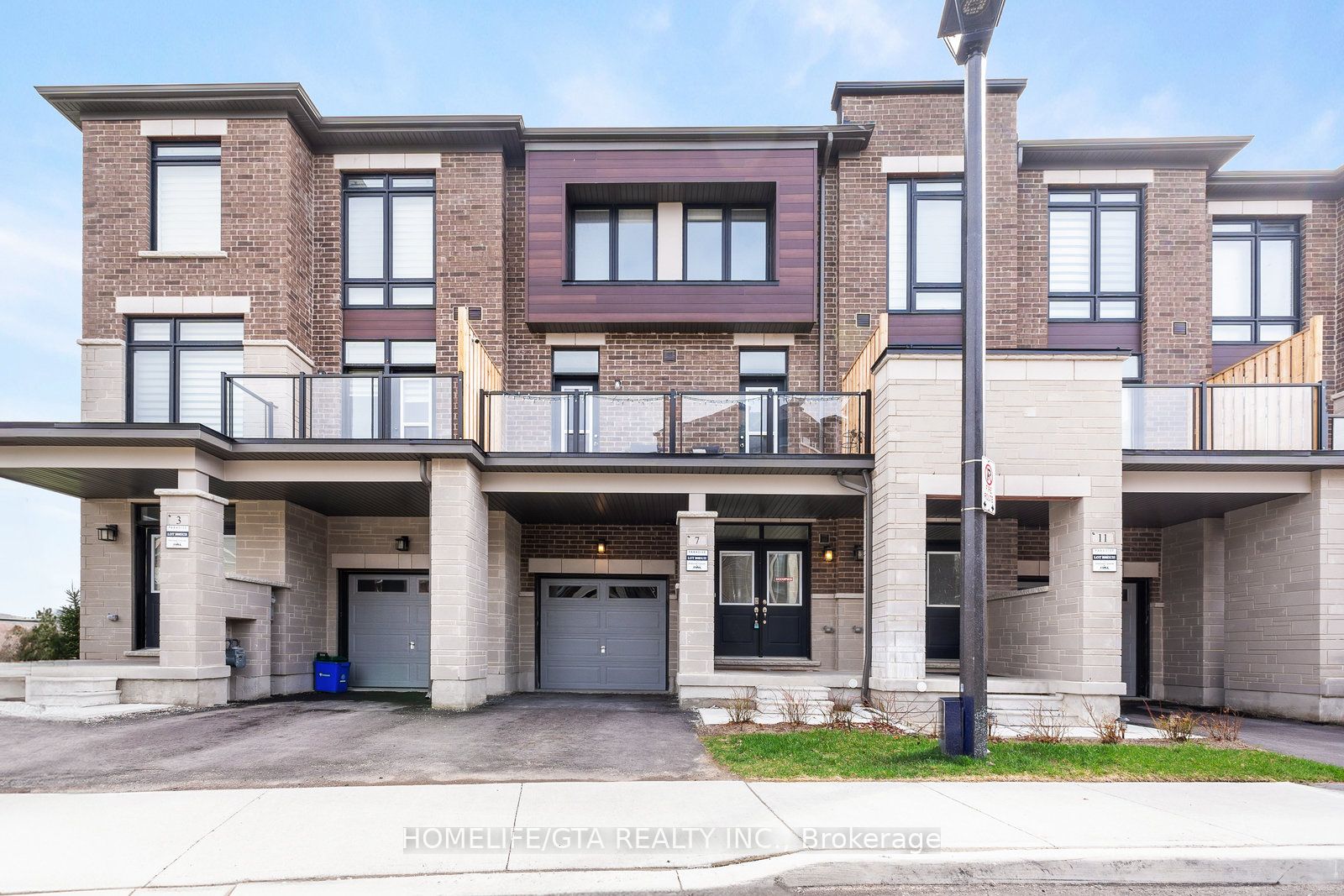 7 Holyrood Cres
