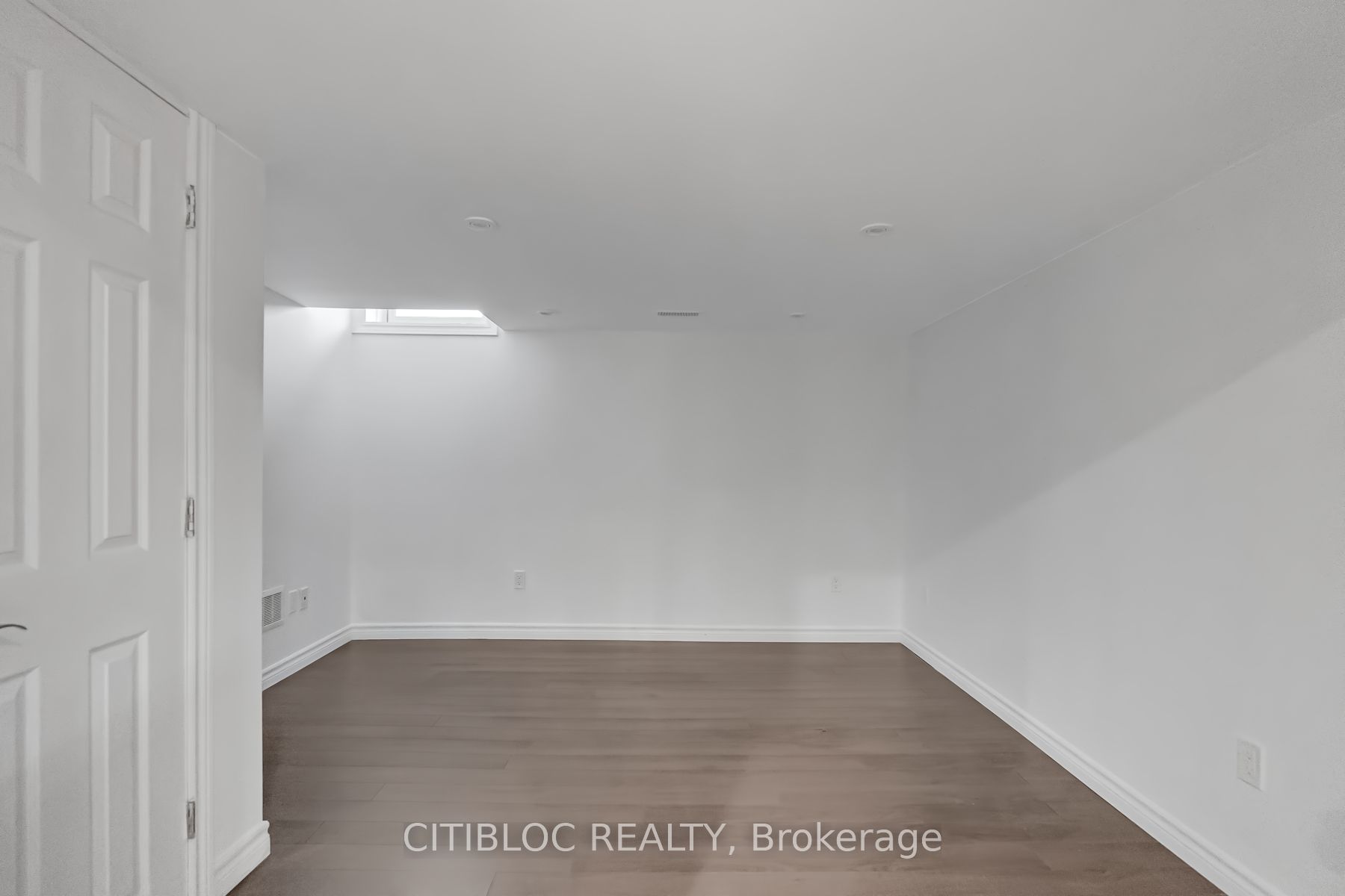 49 Queen Isabella Cres