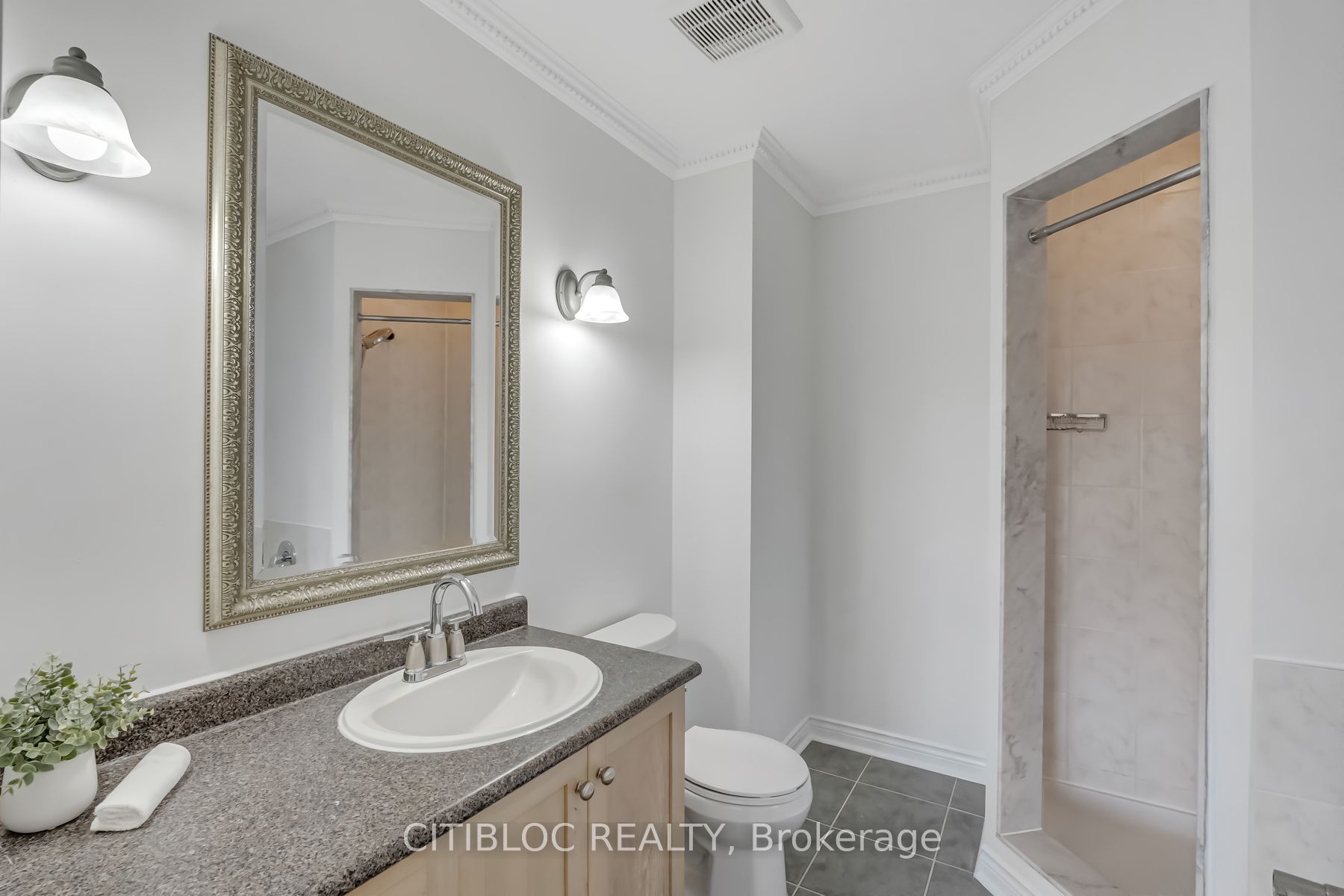 49 Queen Isabella Cres