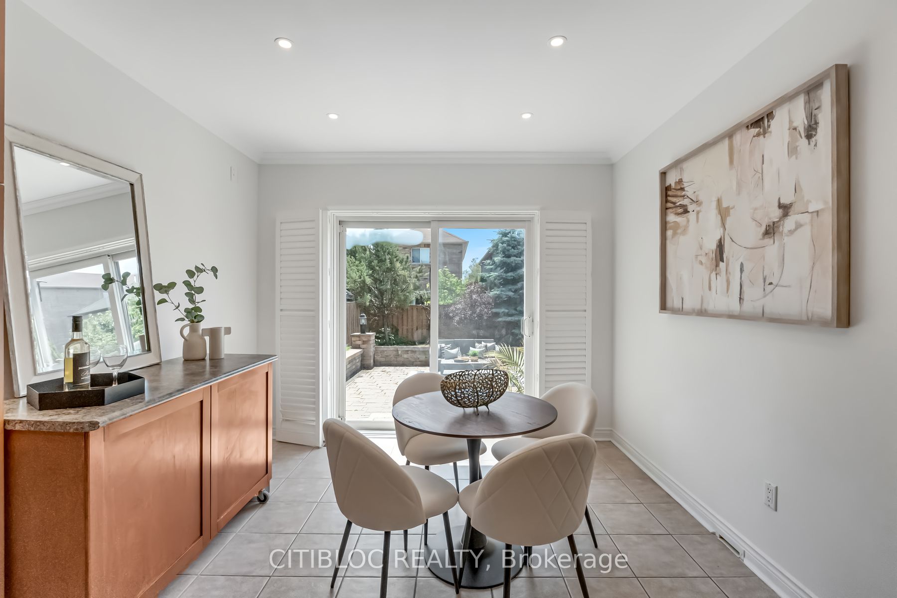 49 Queen Isabella Cres