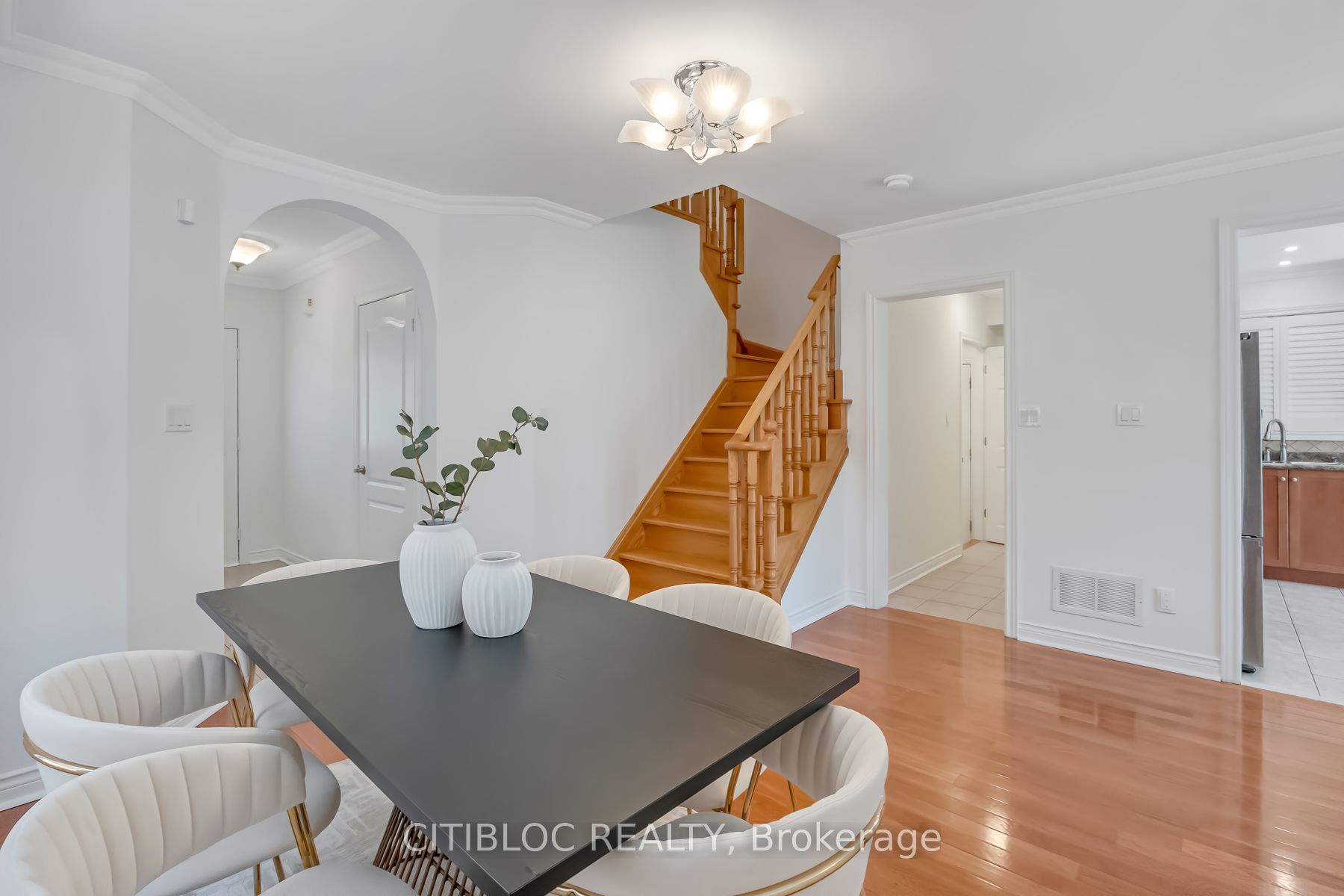 49 Queen Isabella Cres