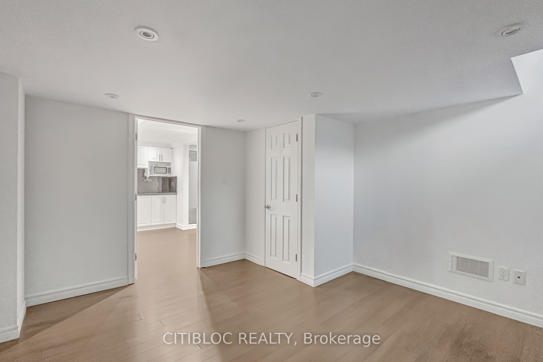 49 Queen Isabella Cres