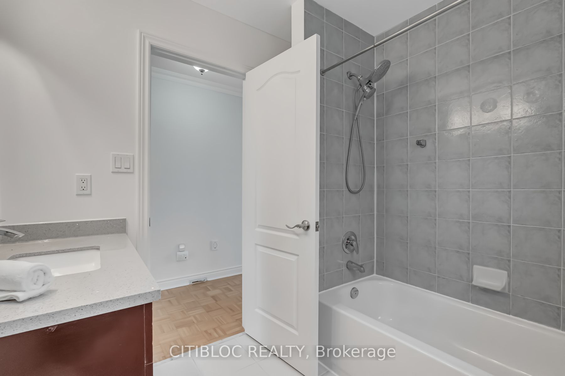 49 Queen Isabella Cres