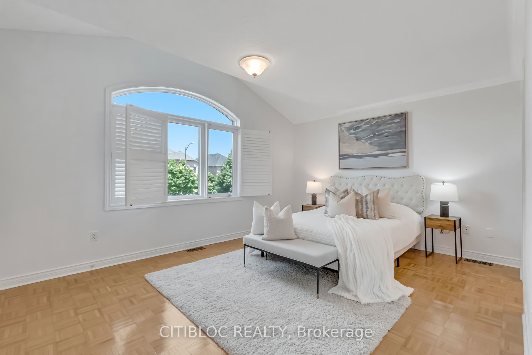 49 Queen Isabella Cres