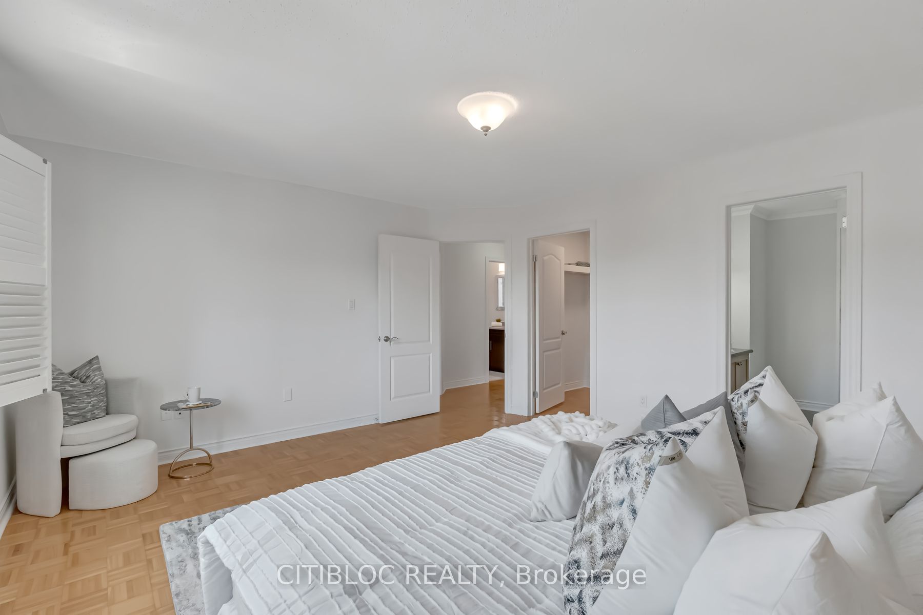 49 Queen Isabella Cres