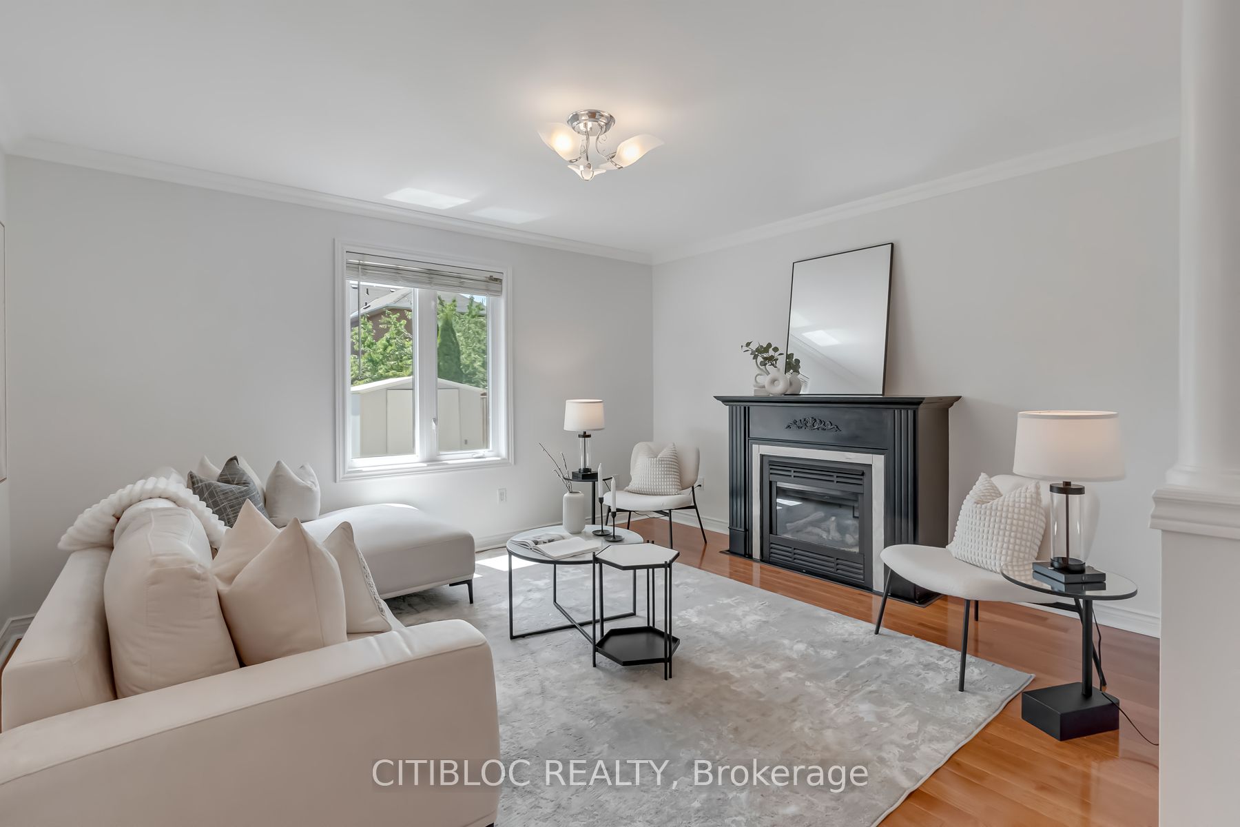 49 Queen Isabella Cres