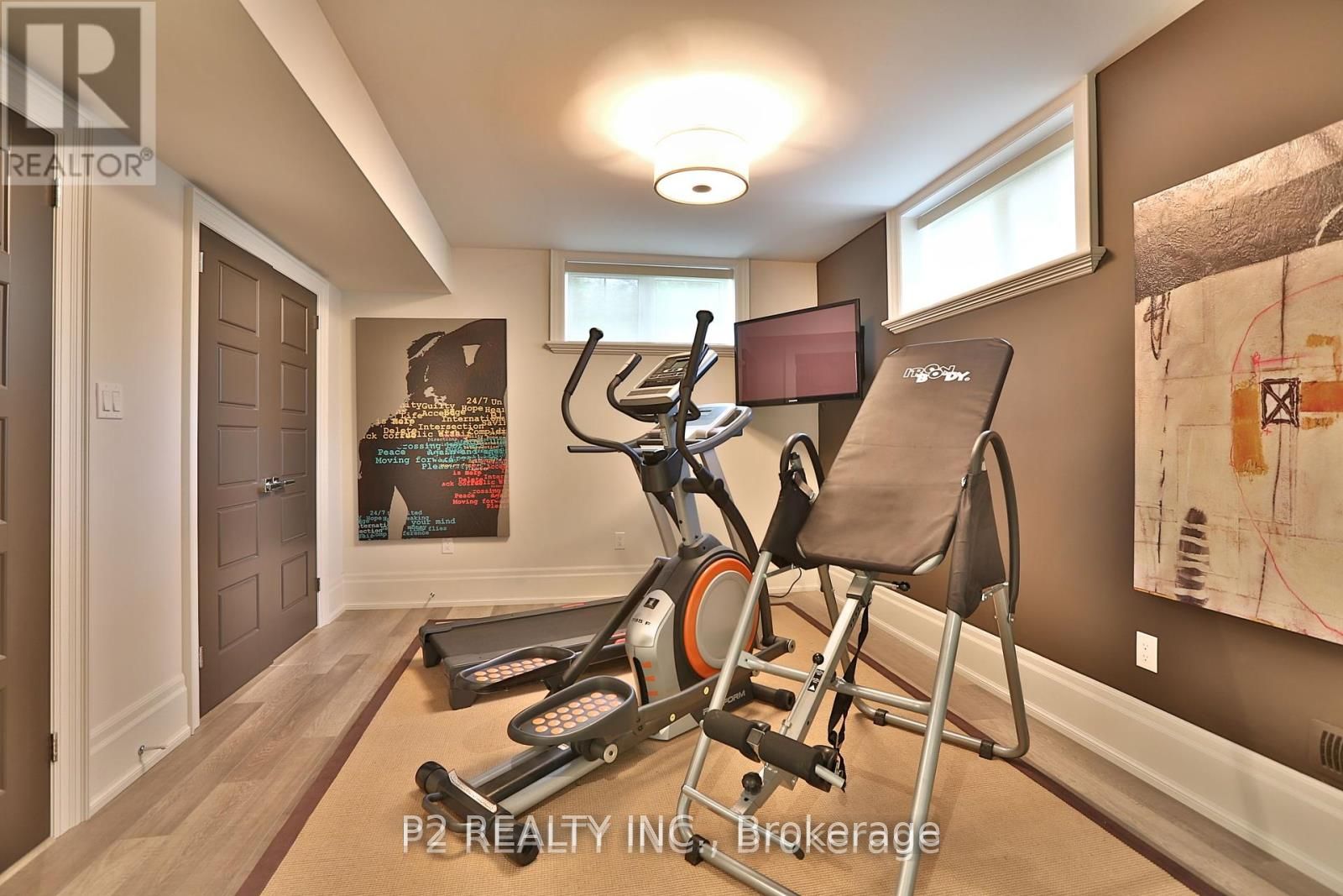 8 Thornhill Avenue