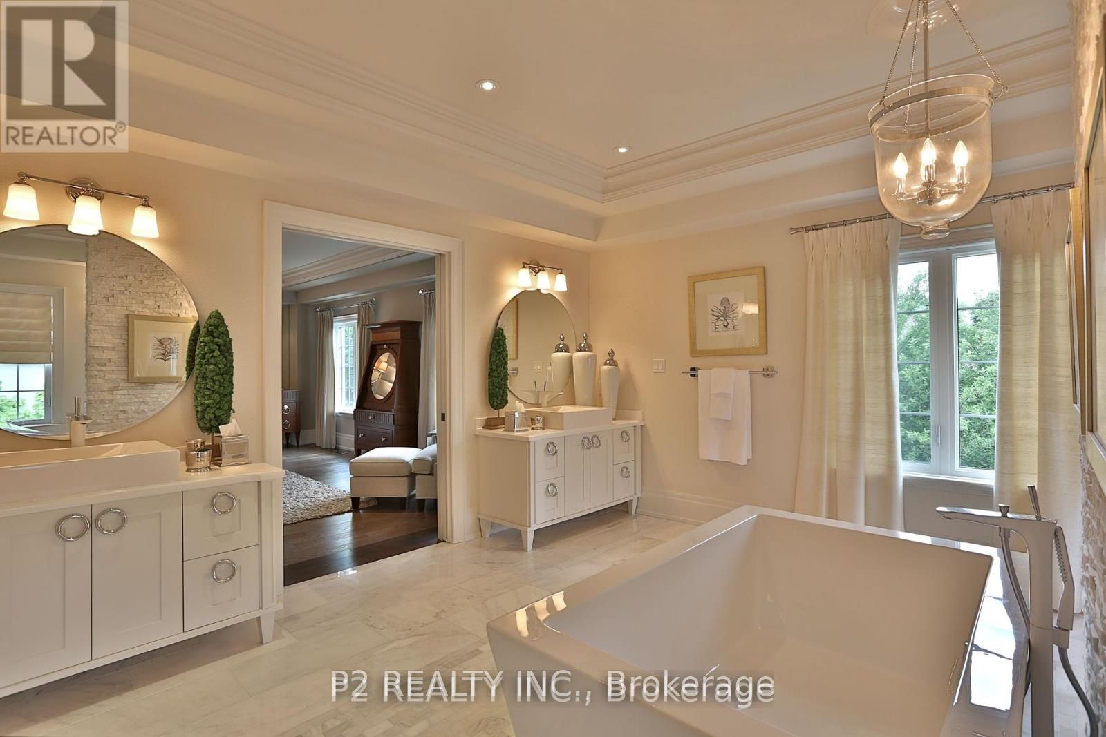 8 Thornhill Avenue