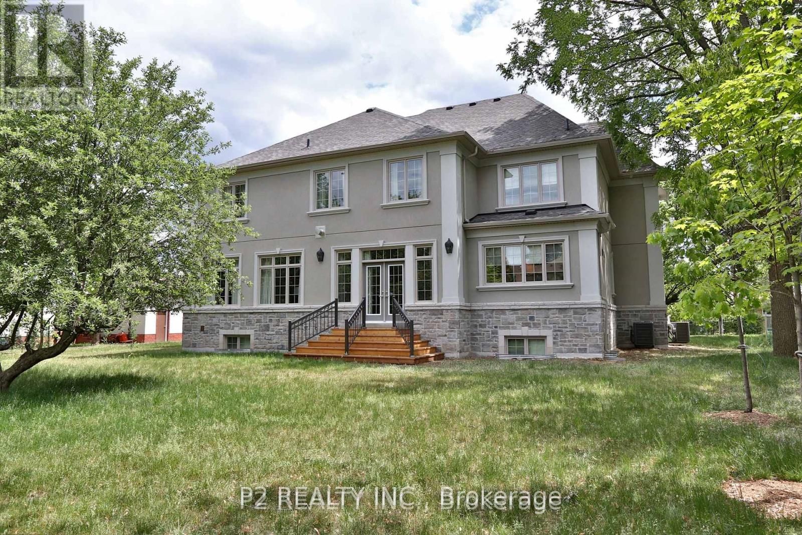 8 Thornhill Avenue