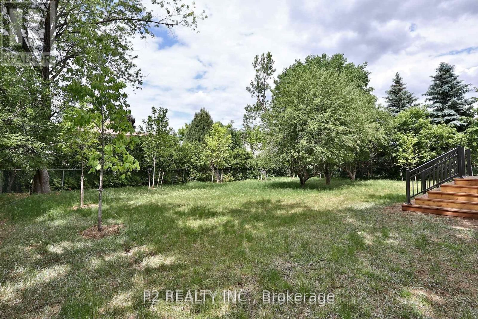 8 Thornhill Avenue