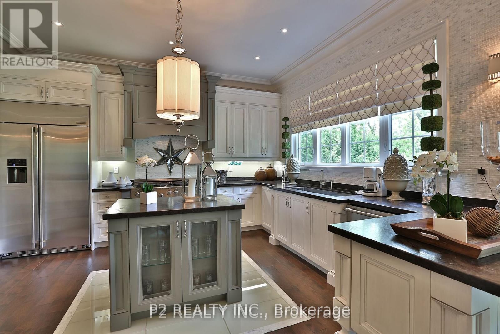 8 Thornhill Avenue