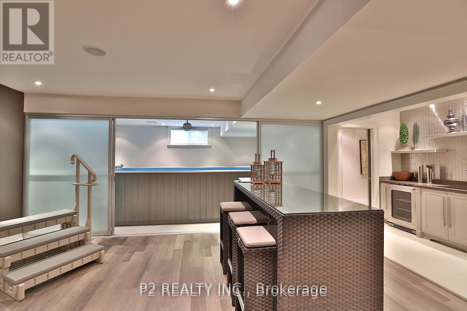 8 Thornhill Avenue