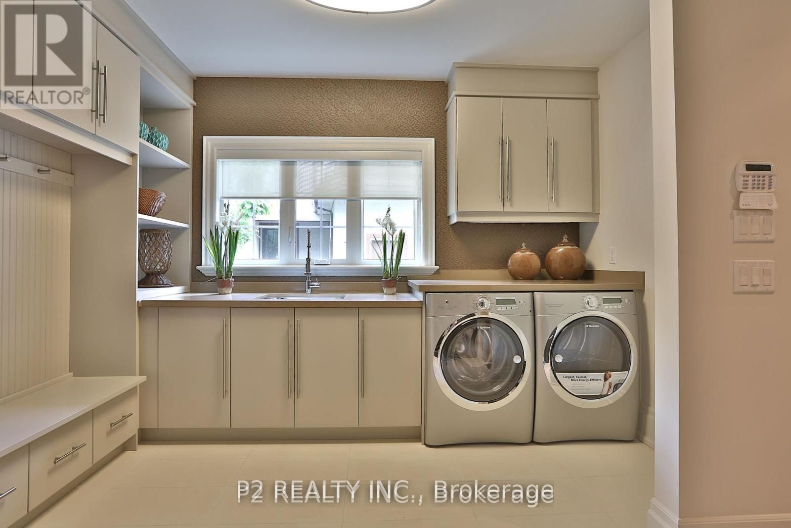8 Thornhill Avenue