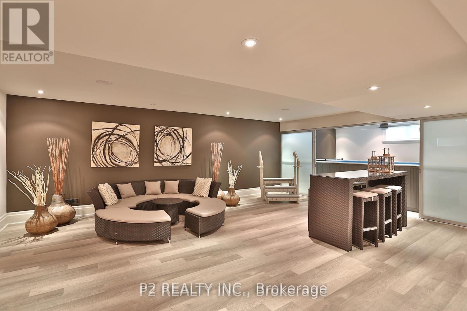 8 Thornhill Avenue