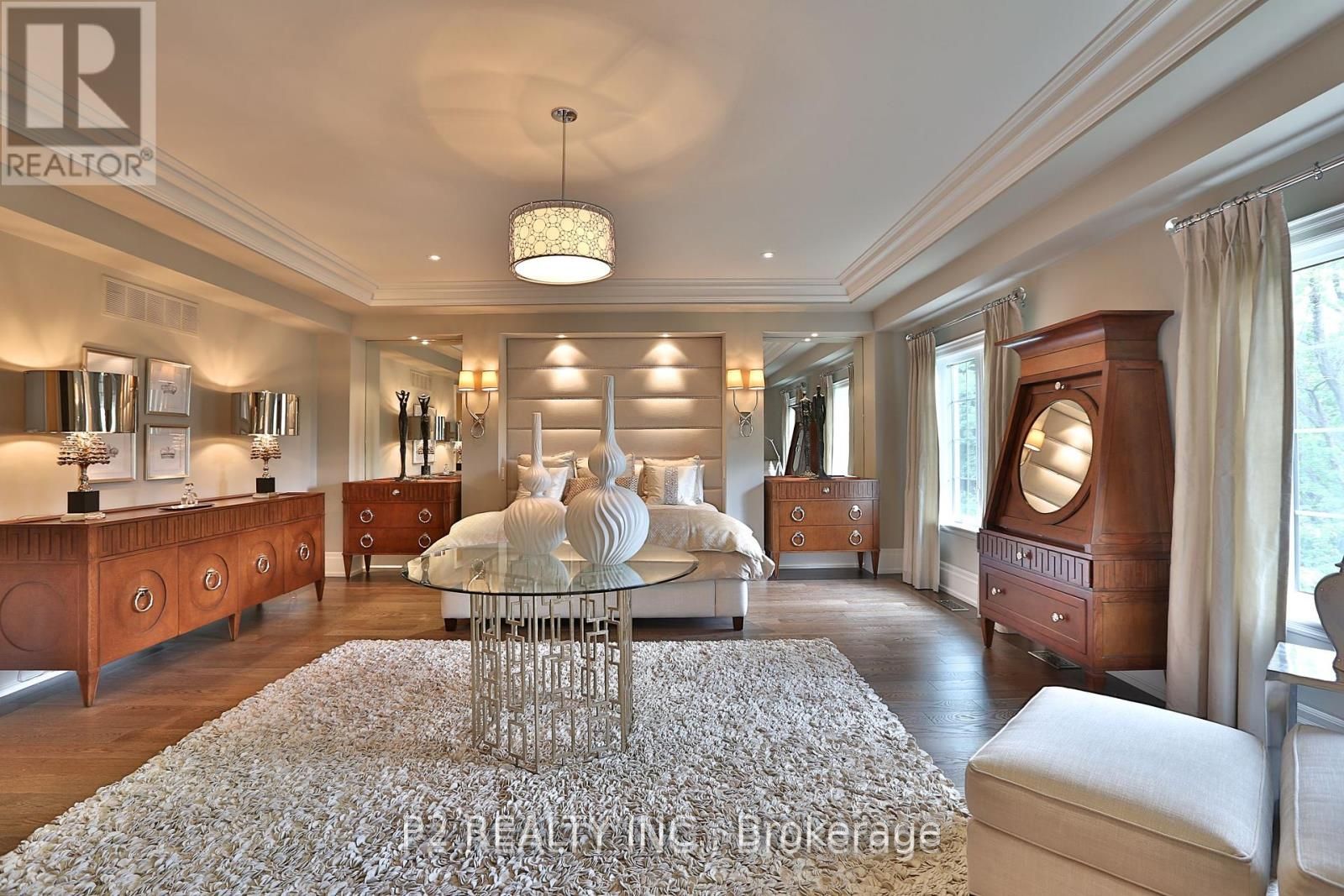 8 Thornhill Avenue