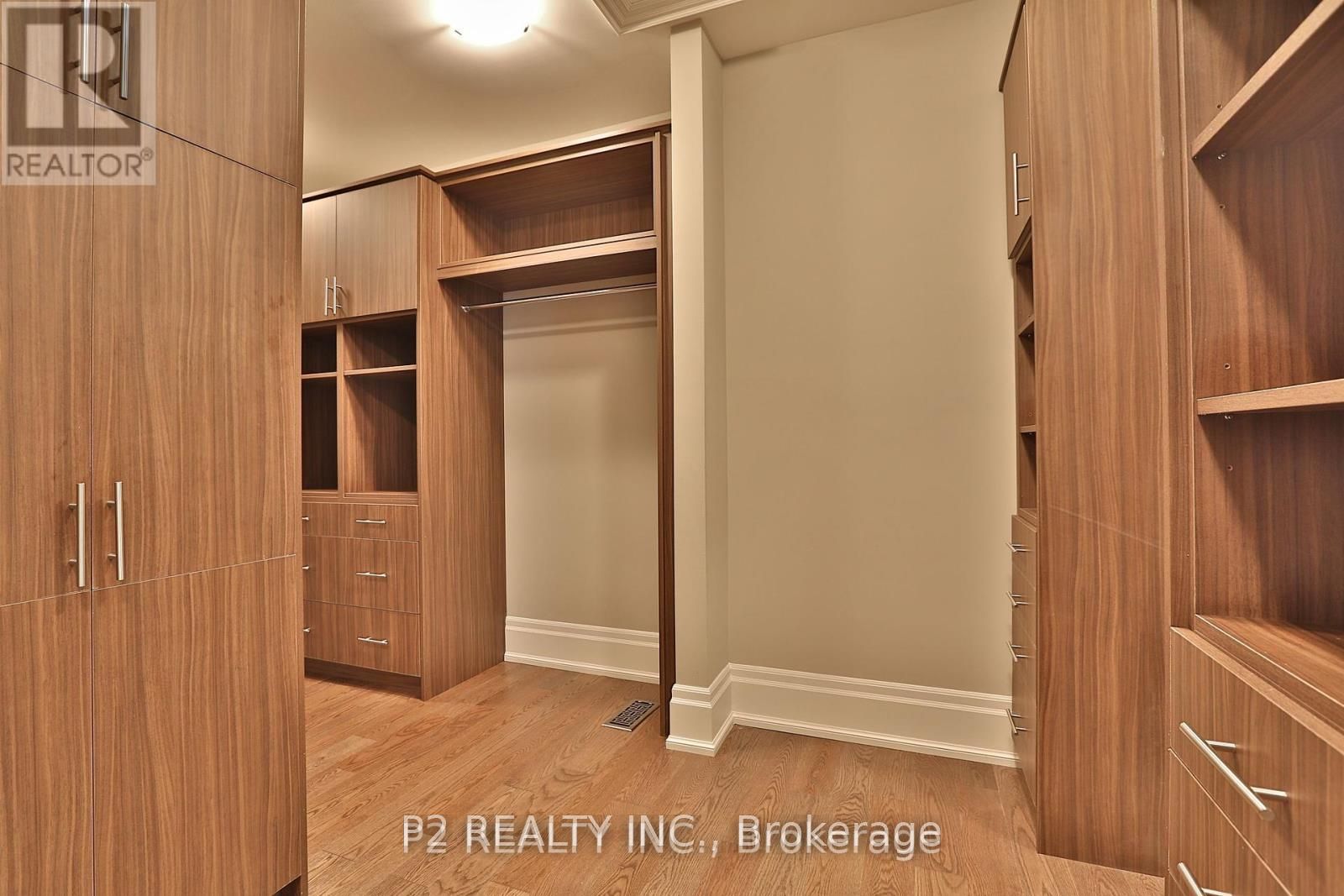 8 Thornhill Avenue