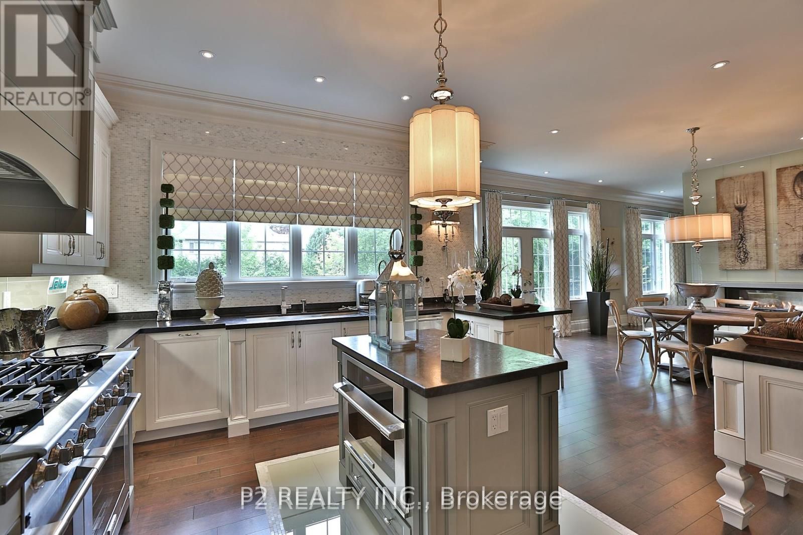 8 Thornhill Avenue