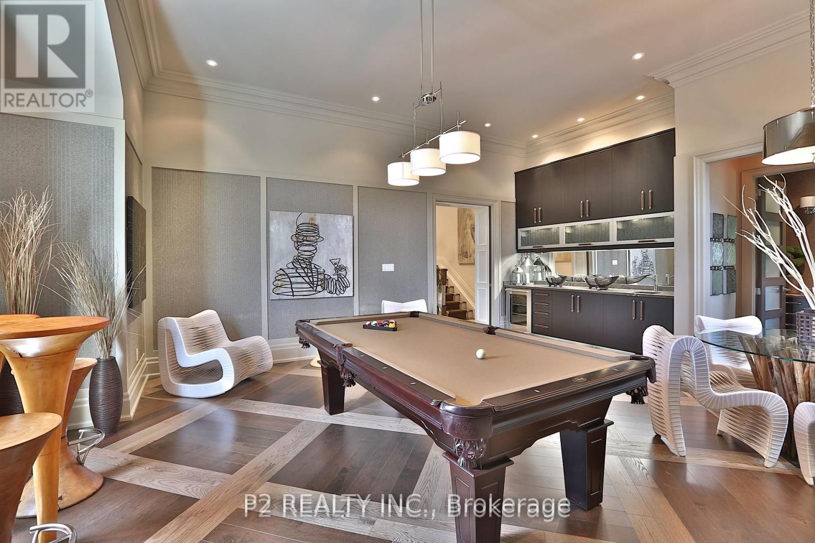 8 Thornhill Avenue