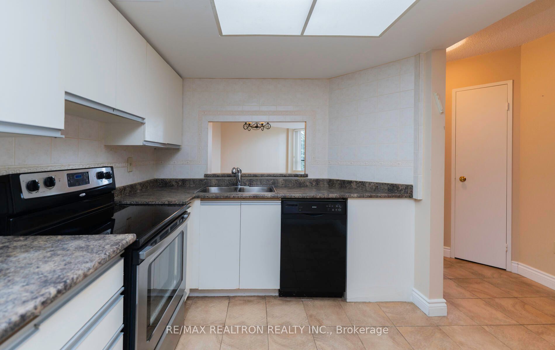 7440 Bathurst Street, #301