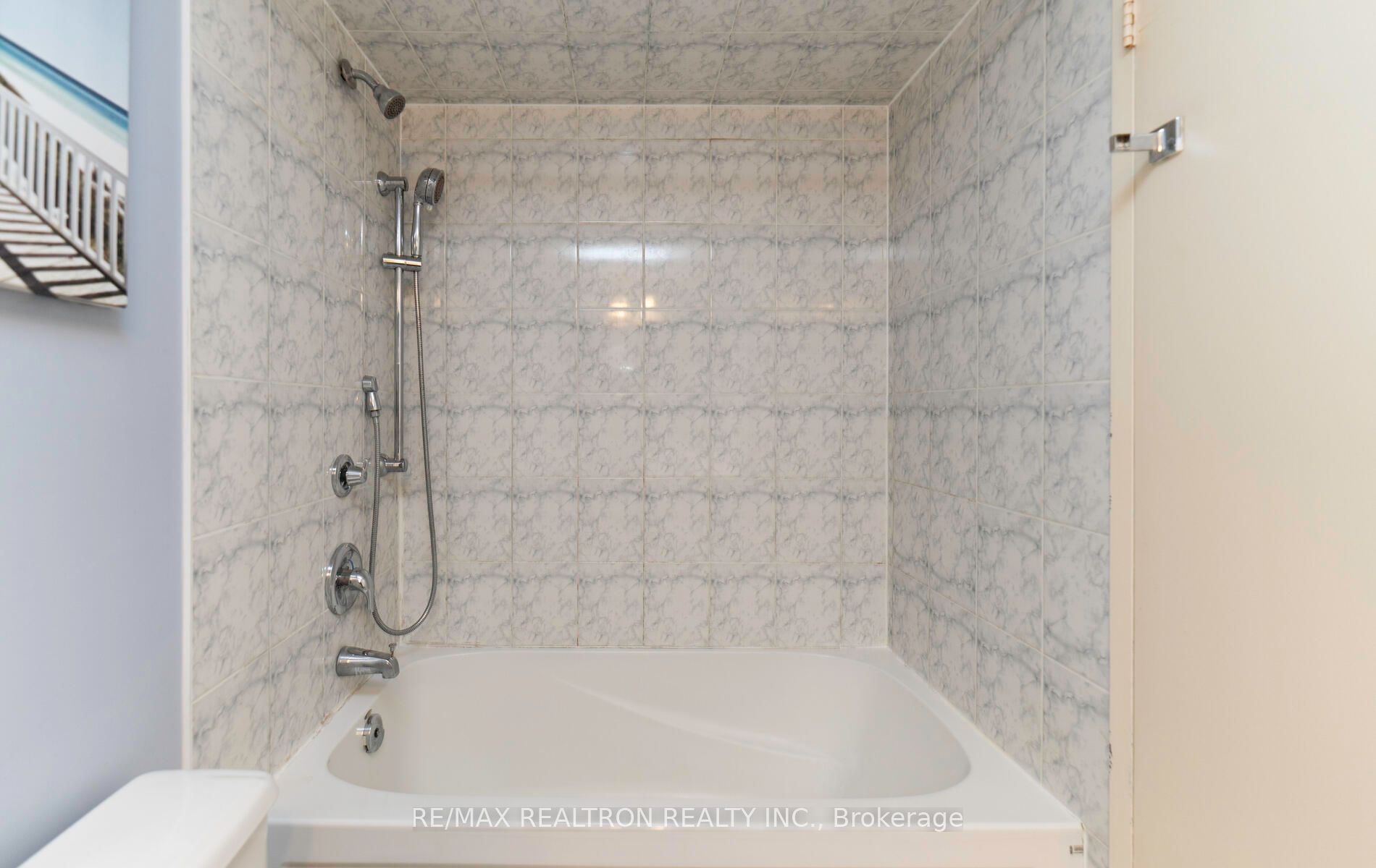 7440 Bathurst Street, #301