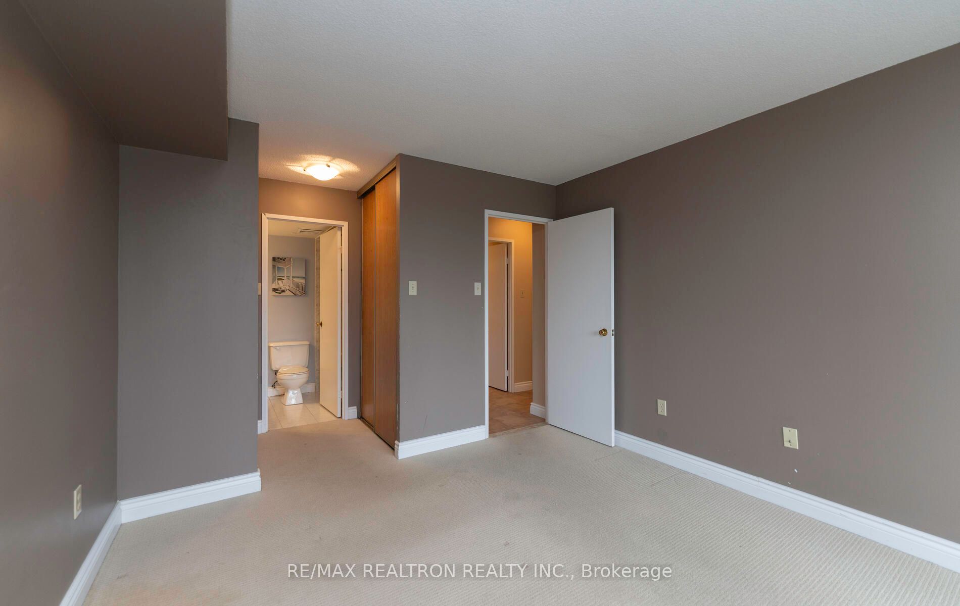7440 Bathurst Street, #301